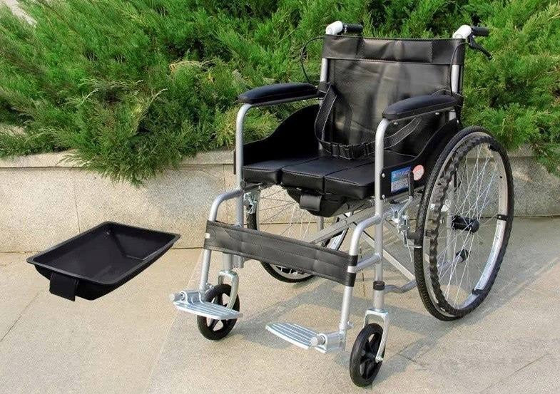 Scaun cu rotile din oțel cu toaletă pentru seniori (8019)