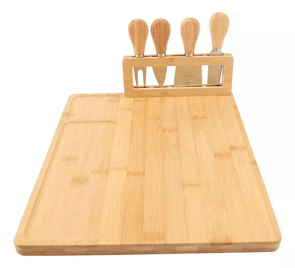Placă de bambus pentru servirea brânzeturilor și a mezelurilor cu cuțite - set elegant (91720001)